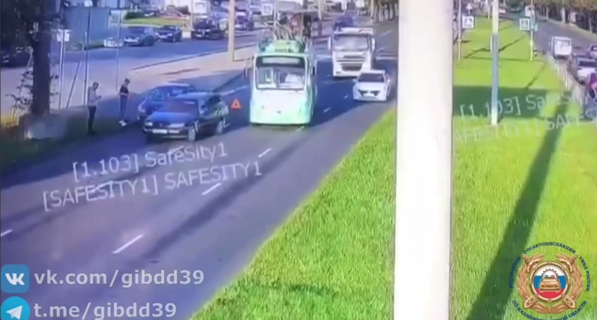 В сети появилось видео вчерашнего массового ДТП на Московском проспекте в Калининграде