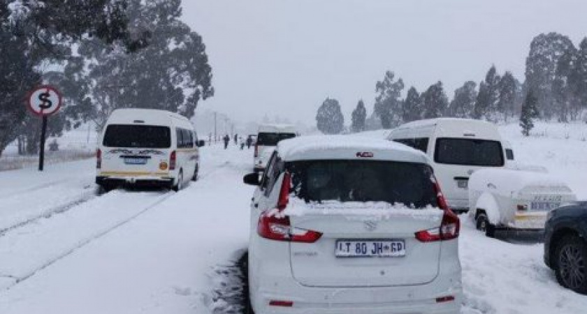 Африканская зима: снежный коллапс на дорогах ЮАР