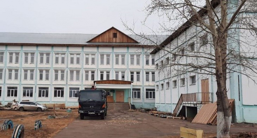 Срочно: школьник с ножом напал на других детей в школе в Иркутской области