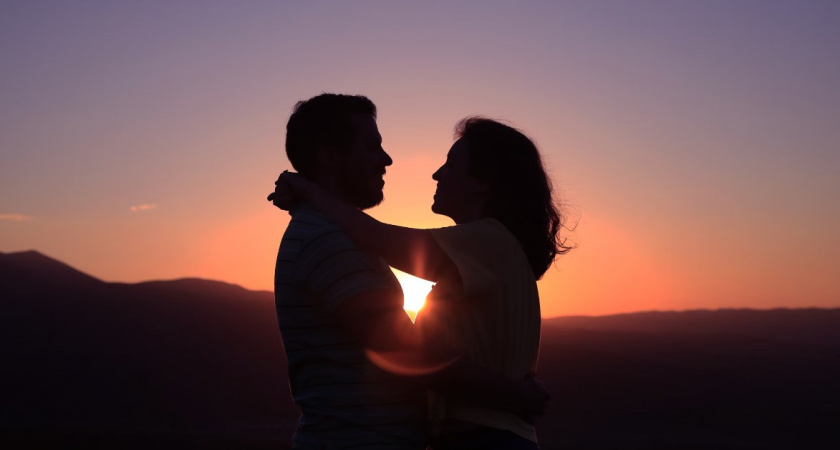 Любовный гороскоп для всех знаков на октябрь 2024 года