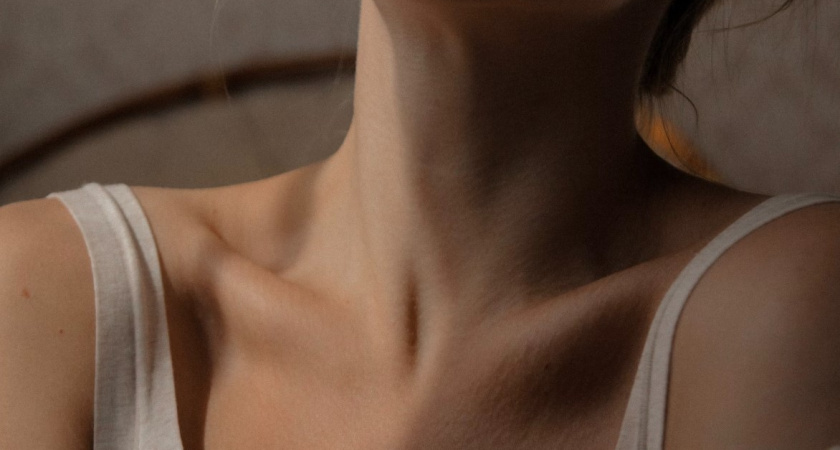 Врач раскрыла симптомы, указывающие на проблемы с кожей, возникающие осенью