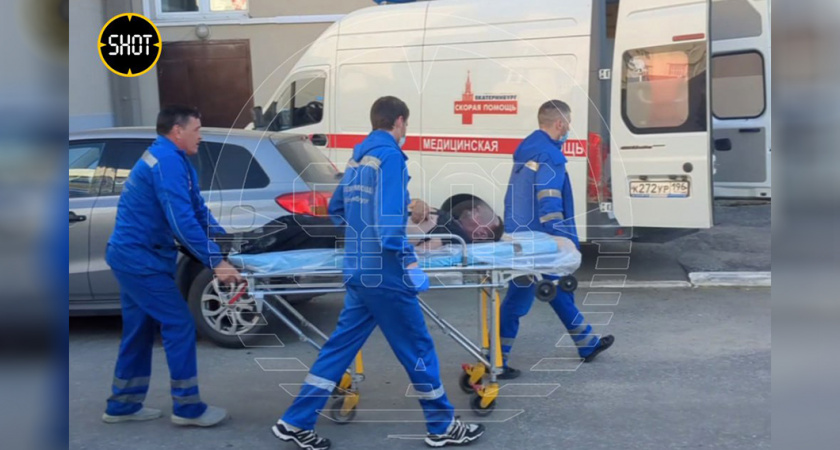 Люди спасаются через крышу: в Театре музкомедии в Екатеринбурге случился мощный пожар. Есть пострадавшие