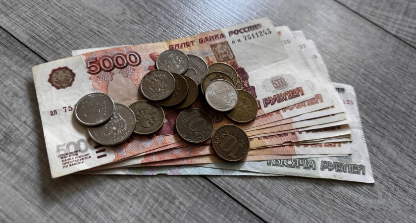 В правительстве собираются заметно увеличить зарплаты бюджетникам. Подробности