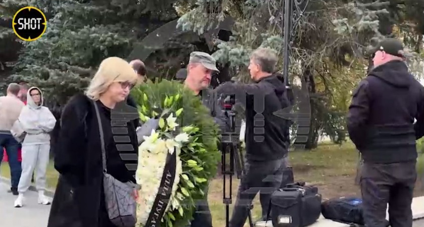 Началась церемония прощания с Вячеславом Добрыниным в Москве. Видео с места