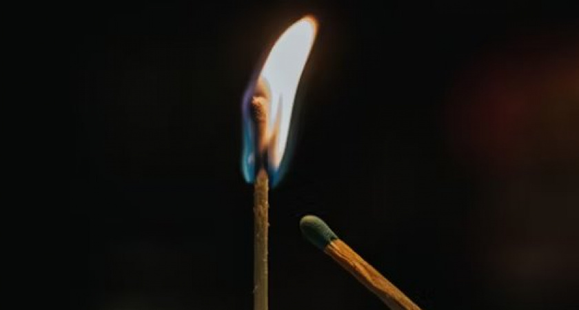 В Черняховске женщина подожгла мерседес своего босса из-за невыплаченной зарплаты