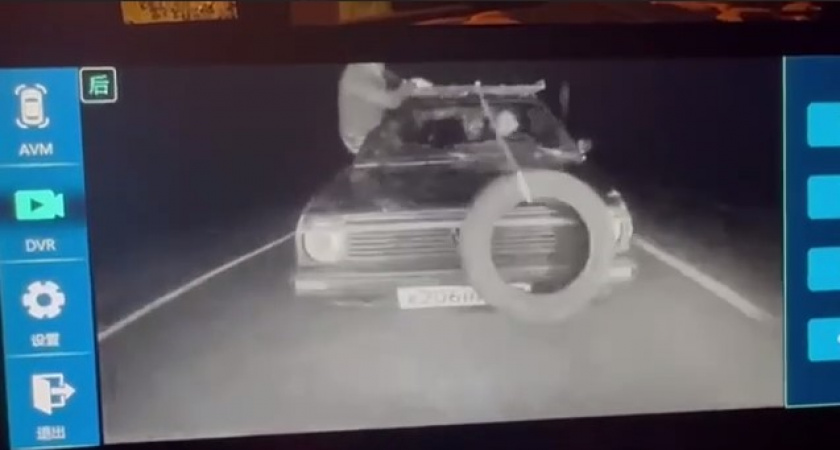 Бандиты на трассе: дальнобойщики бьют тревогу из-за нападений «автопиратов». Кадры нападения