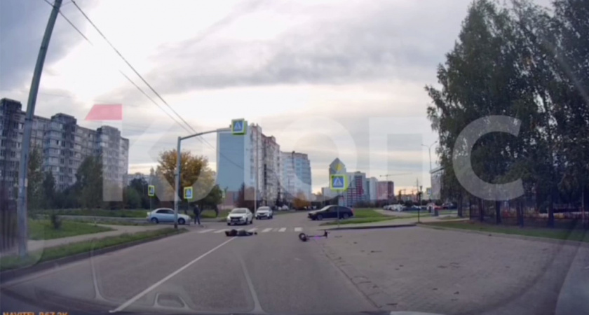 На Панина в Калининграде случилось ДТП прямо на «зебре». Видео с места