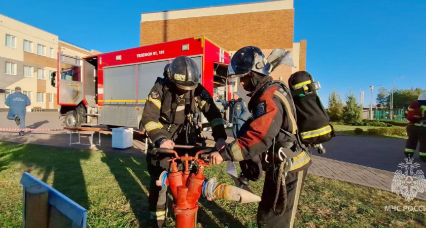 МЧС России по Калининградской области прокомментировали пожар в школе: есть ли пострадавшие 