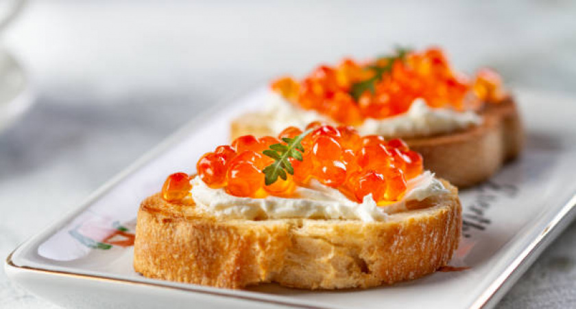 Из-за сокращения добычи рыбы подорожает стоимость красной икры: сколько сейчас стоит деликатес на прилавках