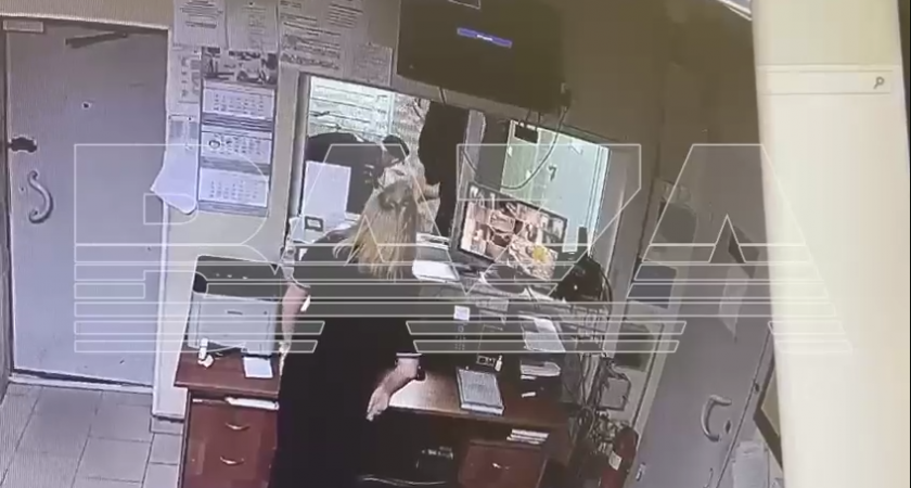 Полицейские в Санкт-Петербурге избили задержанных после вопроса о состоянии сотрудника