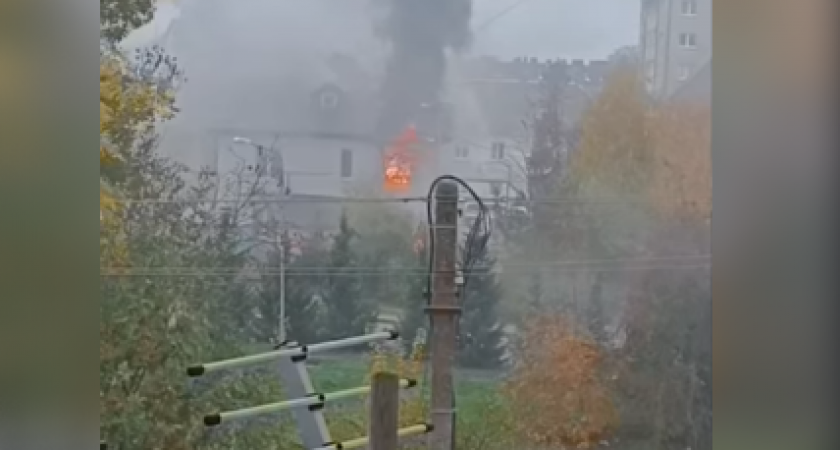 Пожар в Пионерском: видео пожара 