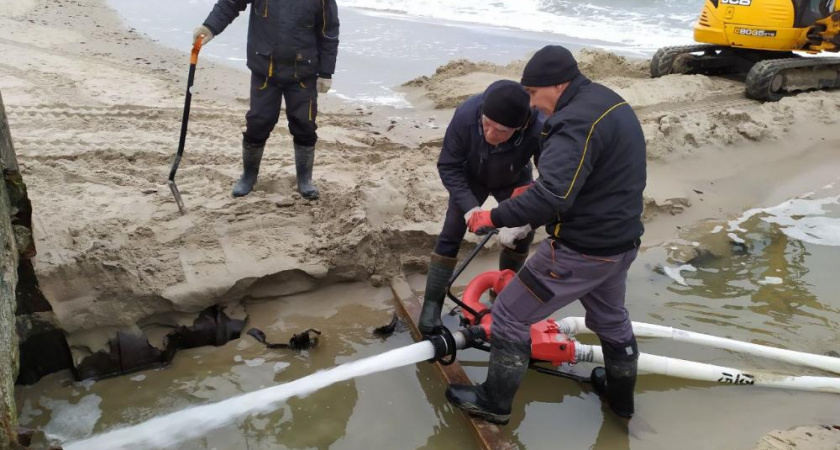 Находятся в зоне ЧС: как в Калининградской области пытаются спасти прибрежные поселки от затопления