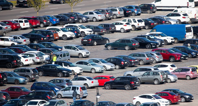 Как сэкономить на парковке возле поликлиник и спортивного центра Калининграда