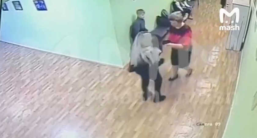 В Подмосковье директор школы искусств на глазах учеников набросилась на учительницу: что стало причиной