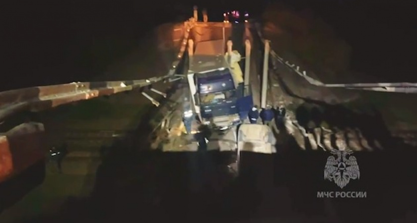 ЧП в Крыму: мост обрушился вместе с автомобилями. Последствия и кадры с места