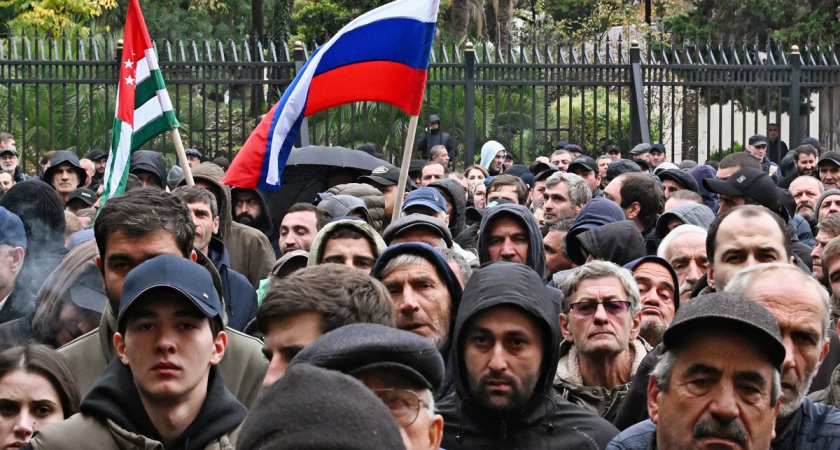 Беспорядки в Сухуме: протесты, столкновения и отказ от компромисса