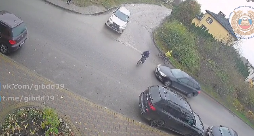 В Калининградской области автомобиль сбил ребёнка на велосипеде