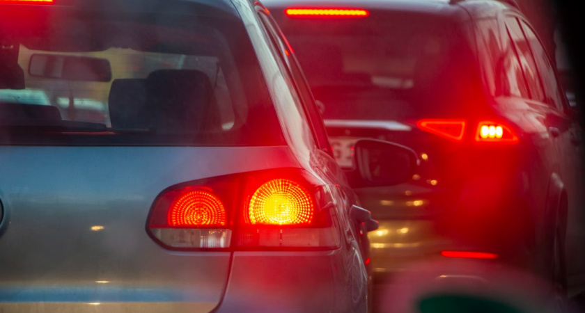 Автомобильный коллапс: на каких калининградских улицах утром 18 ноября образовались пробки