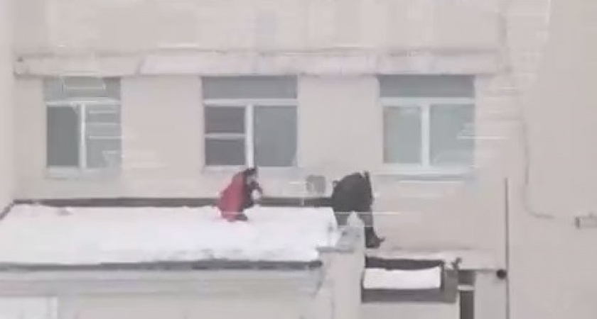 Люди прыгали из окон: подробности и кадры жуткого пожара в больнице в Екатеринбурге