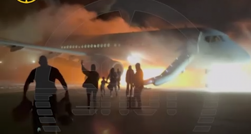Названа вероятная причина возгорания российского самолета SSJ-100 в Анталье