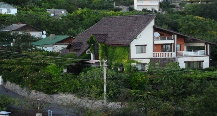 Соседка Софии Ротару отсудила землю у певицы: почему это затруднило продажу виллы