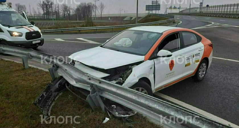 Врезался и сбежал: на Советском проспекте в Калининграде случилось ДТП с участием машины каршеринга