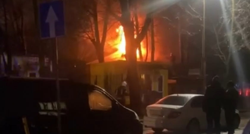 Работают пожарные и бригада реанимации: что случилось на улице Чайковского