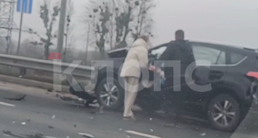 Три машины столкнулись на Окружной: движение осложнен