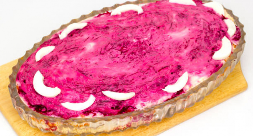 Назад в СССР: вспоминаем традиционную селедку под шубой и ее историю 