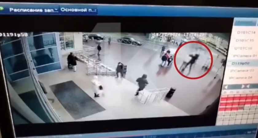 В центре Калининграда мужчина прямо на глазах у прохожих избил женщину