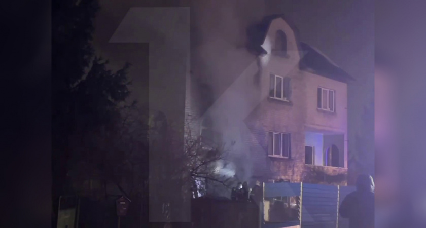 Из помещения валили клубы дыма: в Малом Исаково под Калининградом произошел пожар в гараже жилого дома