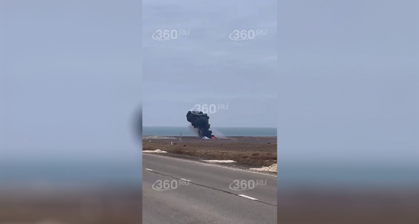 Срочная новость: в казахстанском аэропорту разбился пассажирский самолет. Момент крушения попал на видео