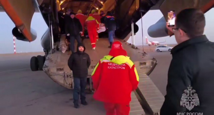 В МЧС сообщили о состоянии пострадавших россиян в результате крушения самолета в Актау