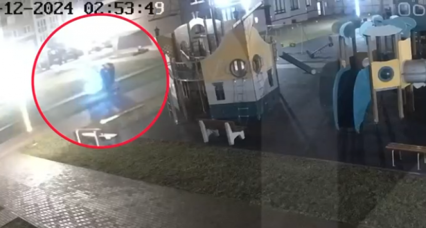 Хулиганы разрушили праздничную ёлку во дворе: жители возмущены и требуют справедливости