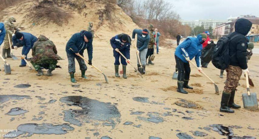Разлив мазута в Черном море: как скажется экологическая катастрофа на турсезоне в Крыму