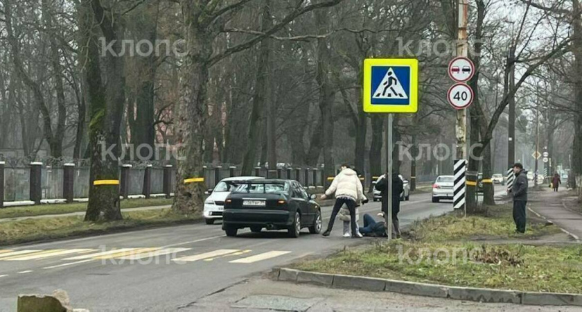 На пешеходном переходе в Калининграде автомобиль сбил мужчину: что известно о происшествии