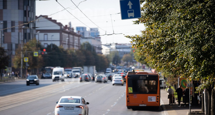 На Ленинском проспекте исчезла выделенная полоса для автобусов: стало ли лучше?"