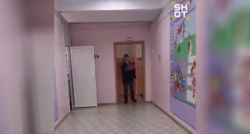 Схватил нож и пошел забирать детей: что неадекват натворил в детском саду на Сахалине