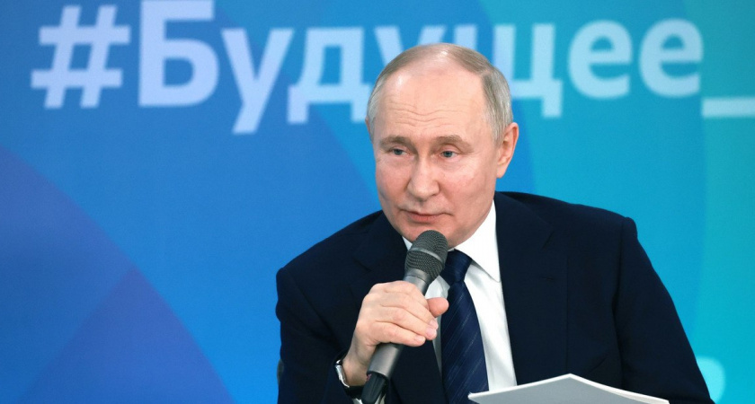 Путин поручил: больше льгот многодетным, помощь беременным студенткам и доступный транспорт для семей