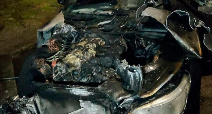 "Пламя было огромным -думал, что вот-вот взорвётся": две машины пострадали от странного пожара