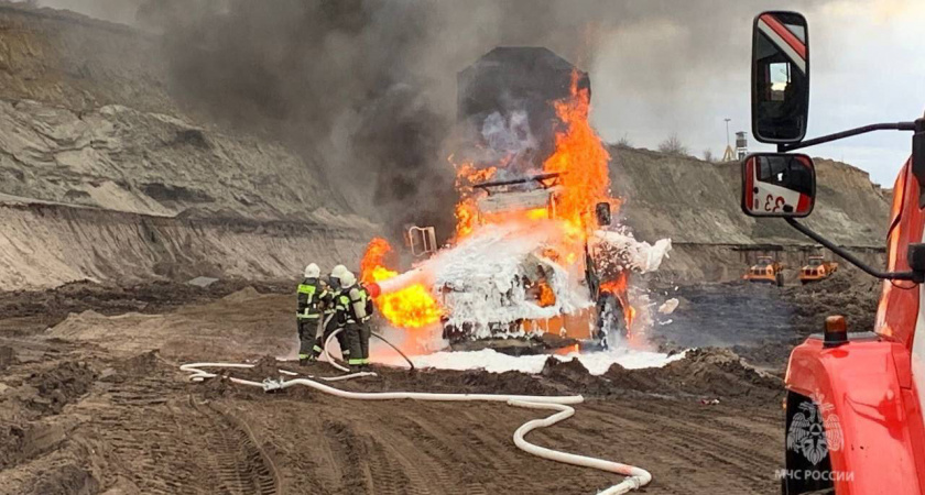 Остался только обгоревший остов: в карьере Янтарного комбината произошло ЧП