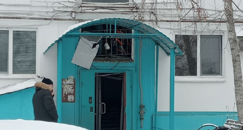 Взрыв в жилом доме в Балаково: пострадала женщина, сработала бомба в коробке