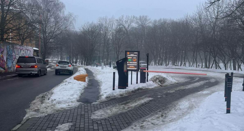 На каких муниципальных парковках в Калининграде уже начали работать терминалы