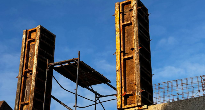 Срочно: на стройке в Пионерском упал подъемный кран и есть пострадавшие 