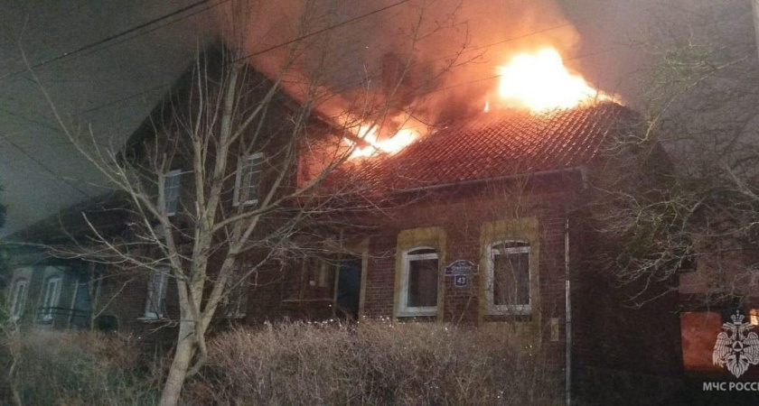В Янтарном ночью произошел пожар: сгорел жилой дом с мансардой. 