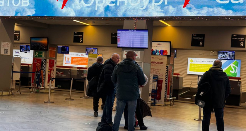 Ещё больше рейсов задерживают из за тумана, два уже отменили