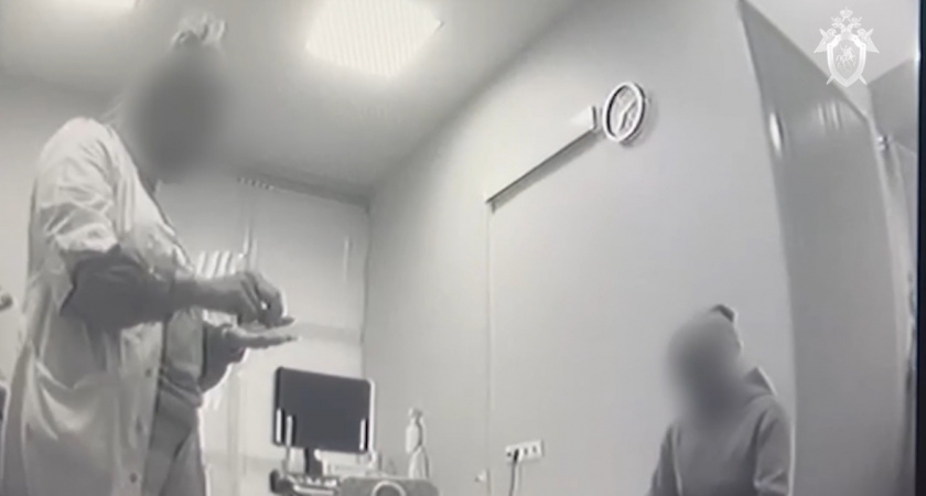 Сапоги и 10000 рублей: мать из Подмосковья пыталась продать своего новорожденного ребенка 