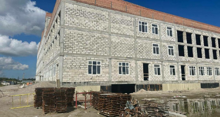 Школьник получил 1 000 000 рублей после падения в шахту на стройке школы