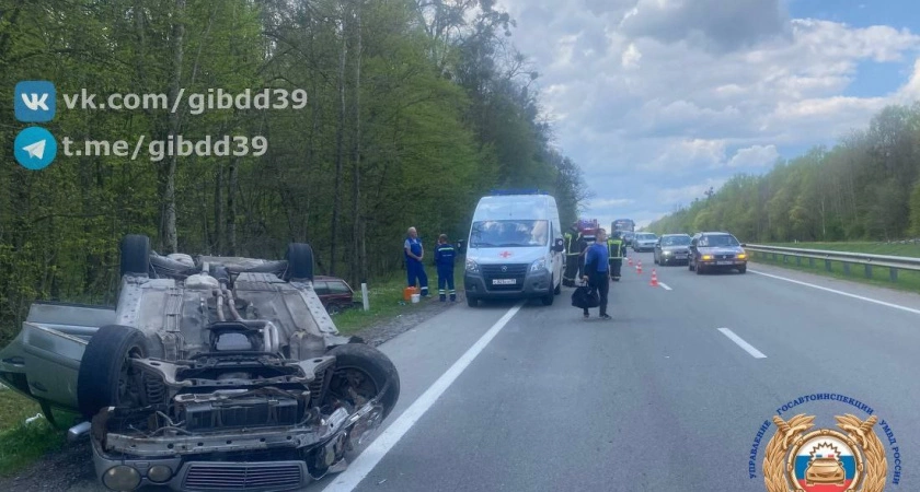 Фото к статье: Серьёзная авария на трассе в Калининградской области: пять машин столкнулись, пострадали люди