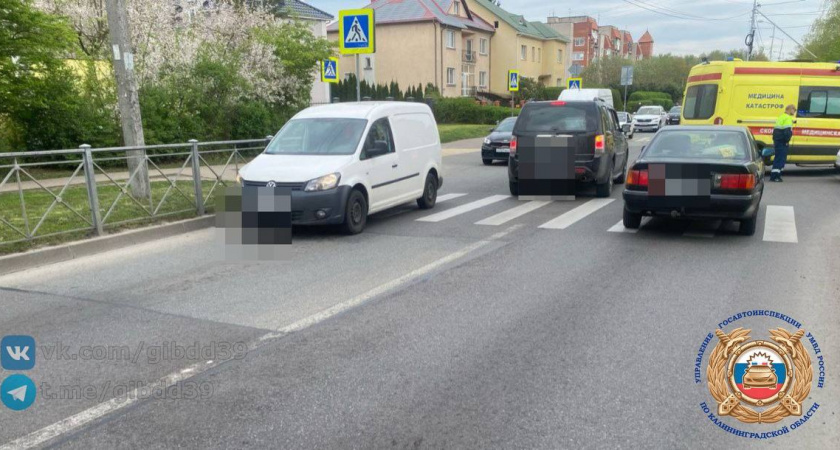 Травмированного пешехода доставили в больницу: подробности аварии в Калининграде